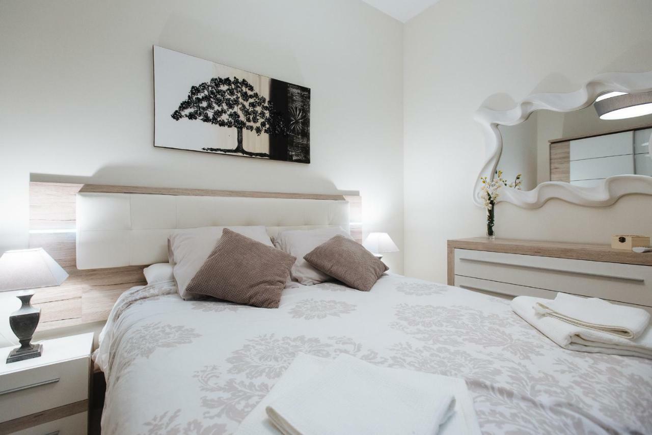 Luxury Apartment Penuelas Free Parking Sevilla Exteriör bild
