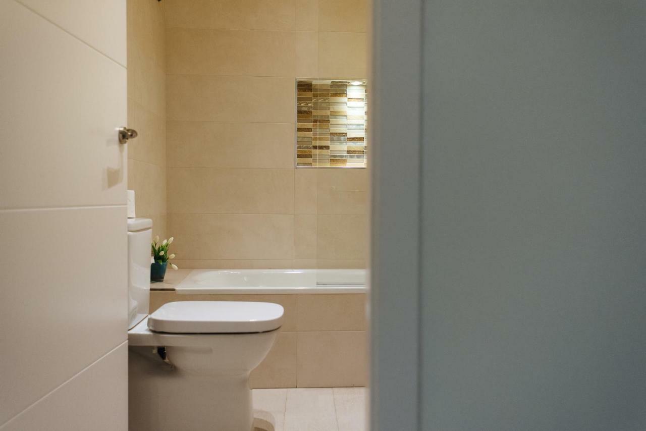 Luxury Apartment Penuelas Free Parking Sevilla Exteriör bild