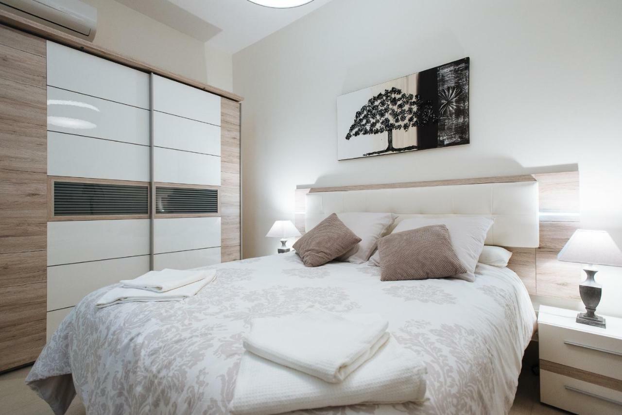 Luxury Apartment Penuelas Free Parking Sevilla Exteriör bild